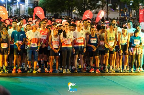Race photo from PIK NITE RUN 2025