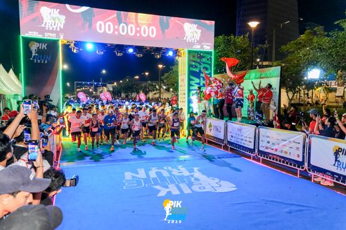 Race photo from PIK NITE RUN 2025