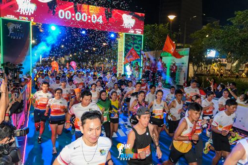 Race photo from PIK NITE RUN 2025