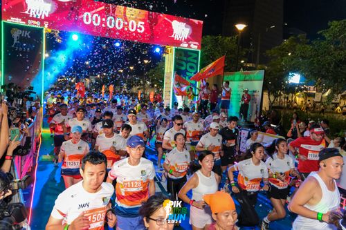 Race photo from PIK NITE RUN 2025