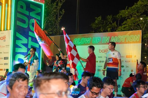 Race photo from PIK NITE RUN 2025