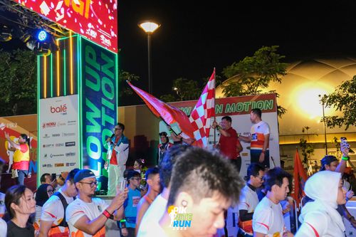 Race photo from PIK NITE RUN 2025
