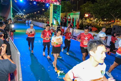 Race photo from PIK NITE RUN 2025
