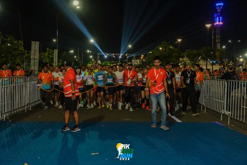 Race photo from PIK NITE RUN 2025