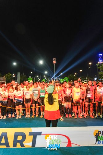 Race photo from PIK NITE RUN 2025