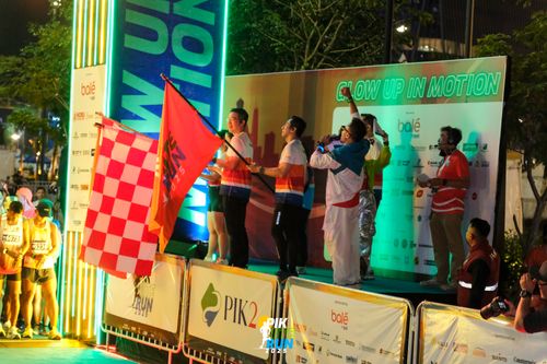 Race photo from PIK NITE RUN 2025