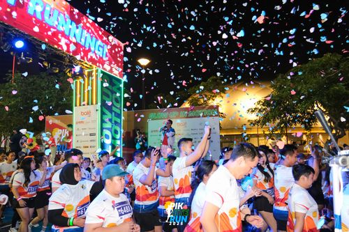 Race photo from PIK NITE RUN 2025