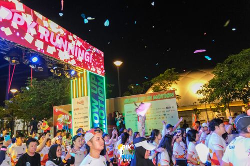 Race photo from PIK NITE RUN 2025