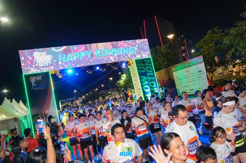 Race photo from PIK NITE RUN 2025