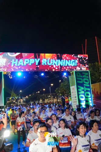 Race photo from PIK NITE RUN 2025