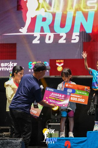 Race photo from PIK NITE RUN 2025