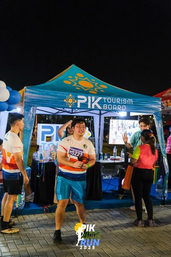 Race photo from PIK NITE RUN 2025