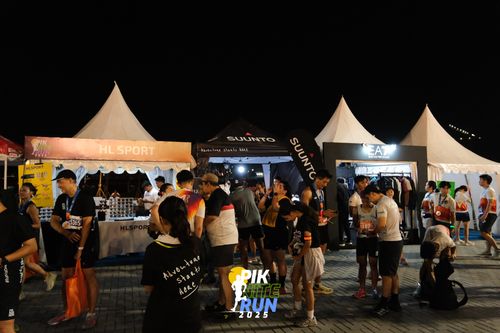 Race photo from PIK NITE RUN 2025