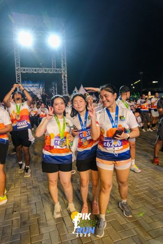 Race photo from PIK NITE RUN 2025