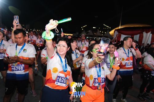 Race photo from PIK NITE RUN 2025