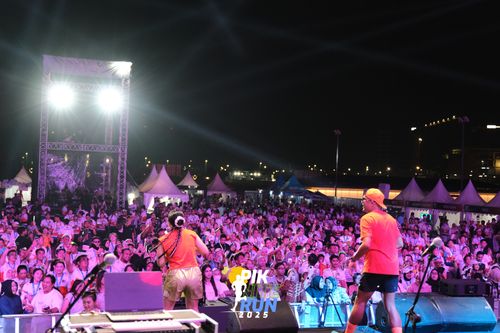 Race photo from PIK NITE RUN 2025