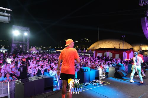 Race photo from PIK NITE RUN 2025
