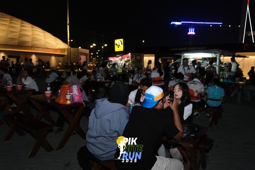 Race photo from PIK NITE RUN 2025