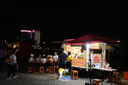Race photo from PIK NITE RUN 2025