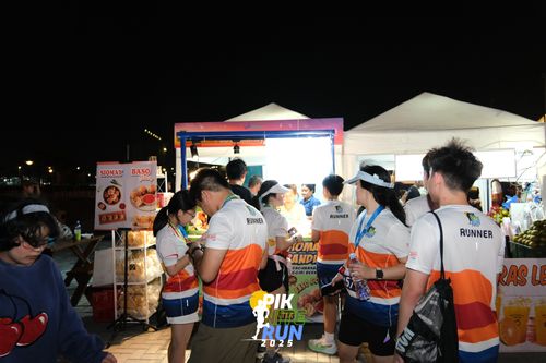 Race photo from PIK NITE RUN 2025