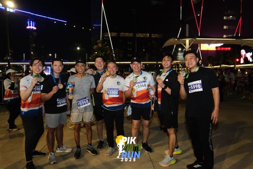 Race photo from PIK NITE RUN 2025
