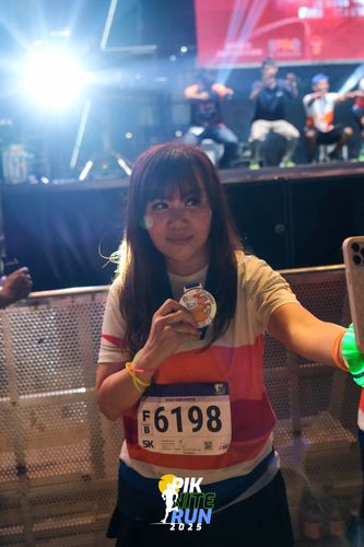 Race photo from PIK NITE RUN 2025