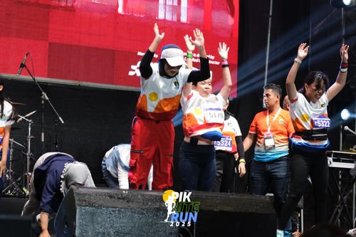 Race photo from PIK NITE RUN 2025