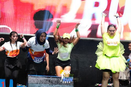 Race photo from PIK NITE RUN 2025