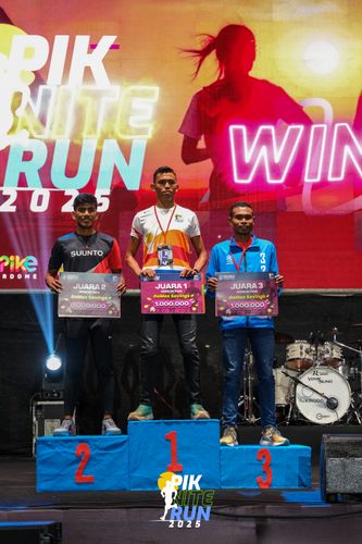 Race photo from PIK NITE RUN 2025