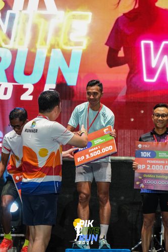 Race photo from PIK NITE RUN 2025