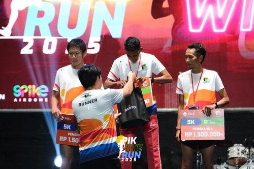 Race photo from PIK NITE RUN 2025