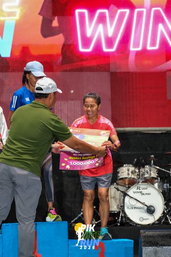 Race photo from PIK NITE RUN 2025
