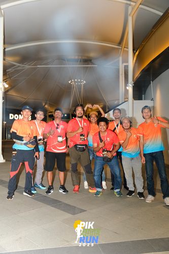 Race photo from PIK NITE RUN 2025