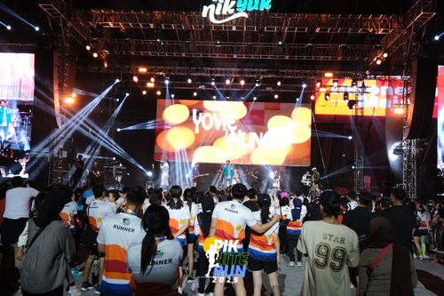 Race photo from PIK NITE RUN 2025