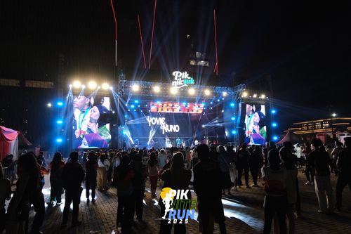 Race photo from PIK NITE RUN 2025