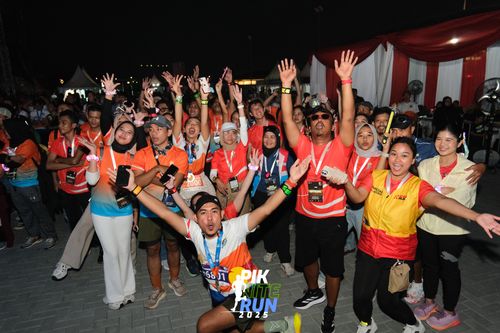 Race photo from PIK NITE RUN 2025