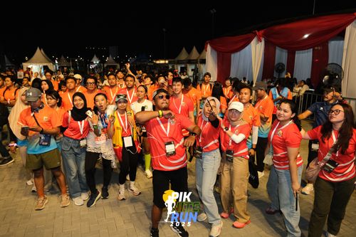 Race photo from PIK NITE RUN 2025