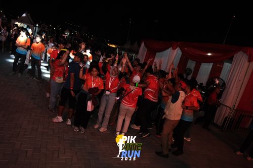 Race photo from PIK NITE RUN 2025