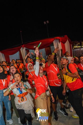 Race photo from PIK NITE RUN 2025