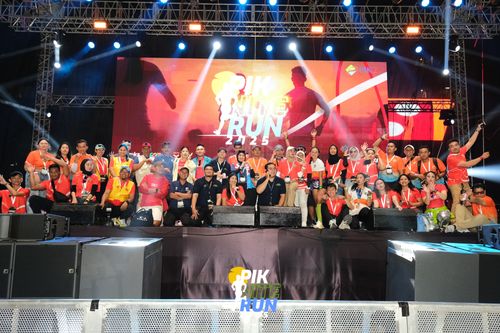 Race photo from PIK NITE RUN 2025