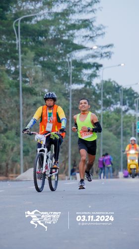 Race photo from Arutmin Borneo Run 2024