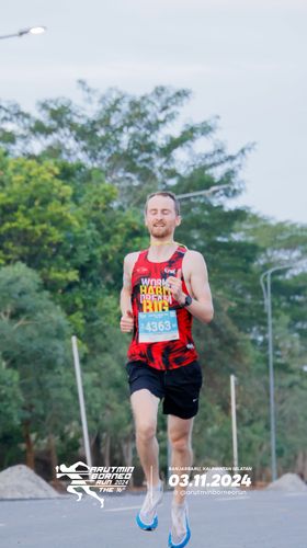 Race photo from Arutmin Borneo Run 2024