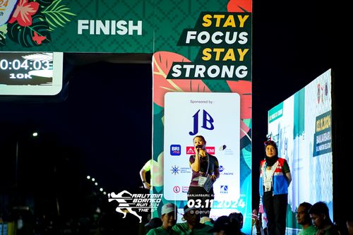 Race photo from Arutmin Borneo Run 2024