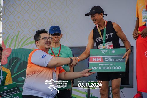 Race photo from Arutmin Borneo Run 2024