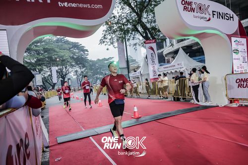 Race photo from ONE RUN 10 K