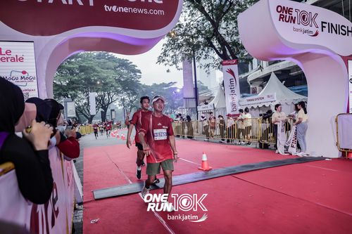Race photo from ONE RUN 10 K