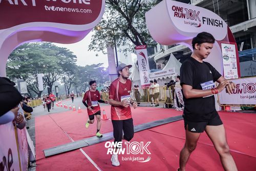 Race photo from ONE RUN 10 K
