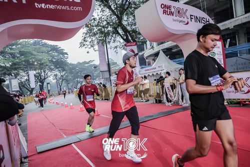 Race photo from ONE RUN 10 K