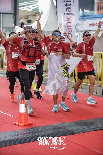 Race photo from ONE RUN 10 K