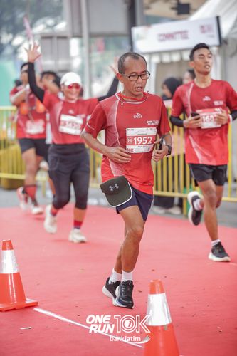 Race photo from ONE RUN 10 K